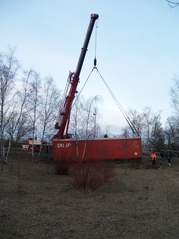 LKW verliert Container Koeln Niehler Ei P127.JPG